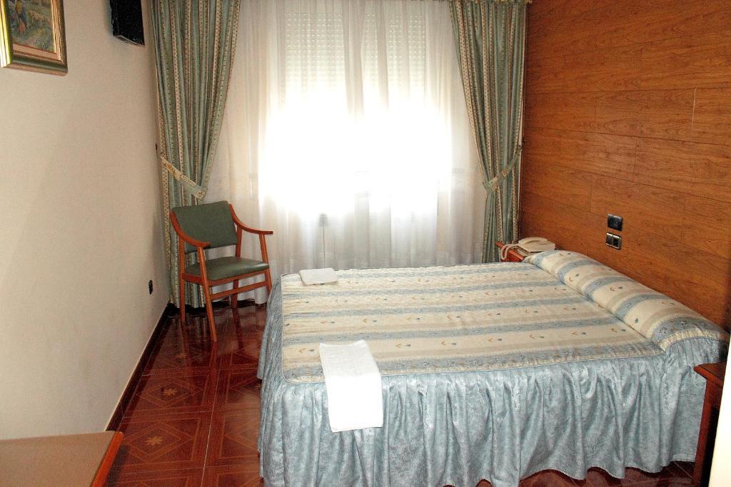 Hostal Castilla Benavente Zimmer foto
